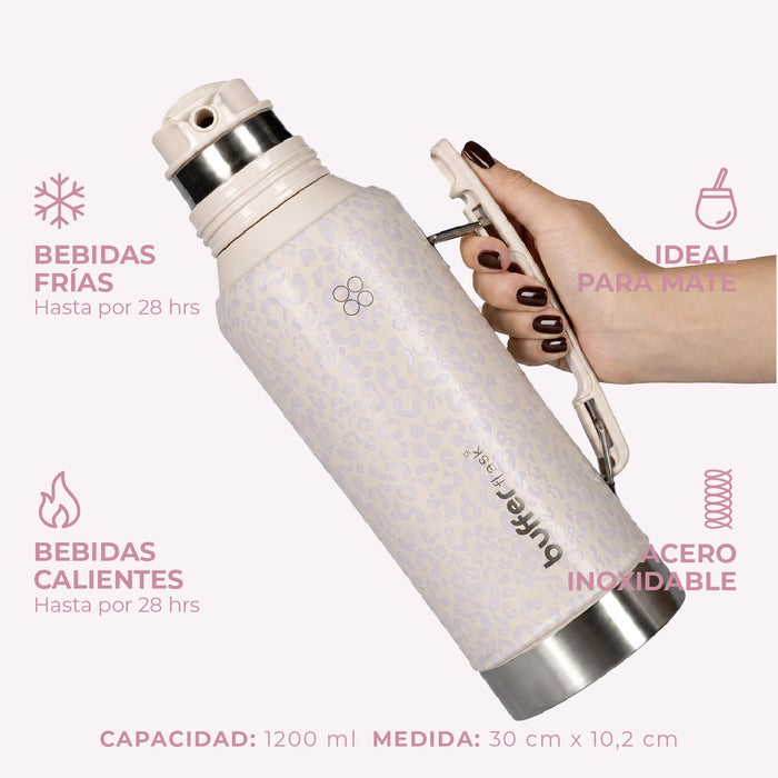 Set Matero en color beige con diseño de manchas, incluye termo de acero inoxidable, vaso y tapa, en ángulo frontal.